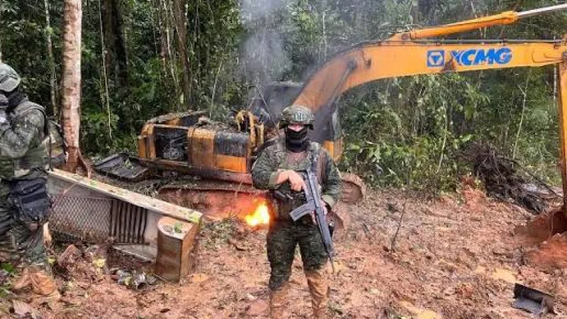 Fuerzas Armadas destruyen un campamento de minería ilegal en San José de Guayusa
