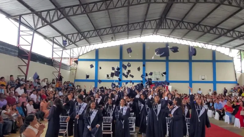 Nuevos Bachilleres de la República del Ecuador