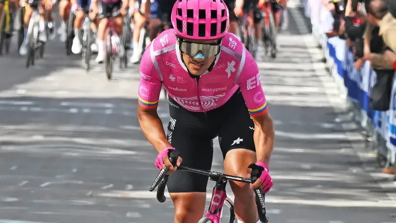 Richard Carapaz confirma su recuperación con un destacado tercer lugar en el Tour de Francia
